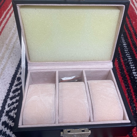 3 Slot Locking Watch Box Organizer Display Case with Key & Glass Window Black - Picture 11 of 14